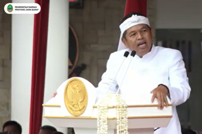 Gubernur Jawa Barat Dedi Mulyadi saat pidato pada Upacara Hari Kebangkitan Nasional di Kota Bandung, Senin (20/5/2025).