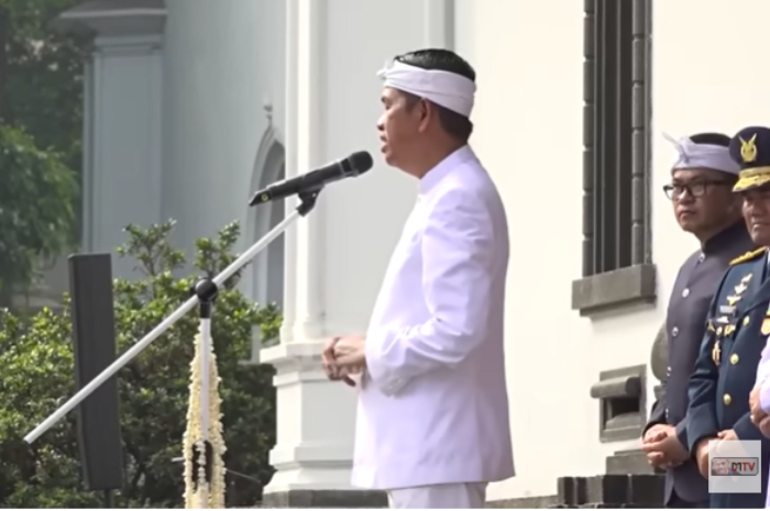 Gubernur Jawa Barat Dedi Mulyadi saat hadir pada Upacara Hari Kebangkitan Nasional di Kota Bandung.