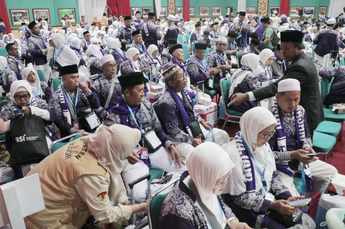Pemkab Bogor saat melepaskan pemberangkatan calon jemaah haji kloter 2 asal Kabupaten Bogor.