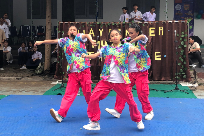 Sejumlah siswa SMPN 1 Kota Bogor saat menampilkan pertunjukan seni di acara Spensa Day