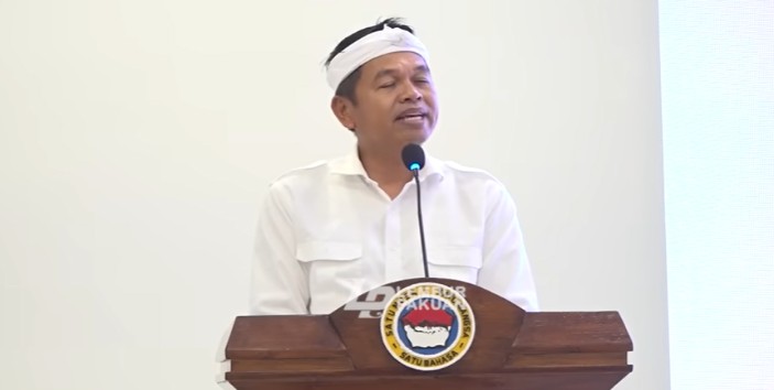 Gubernur Jawa Barat Dedi Mulyadi saat memberikan sambutan di depan siswa SMA Taruna Nusantara