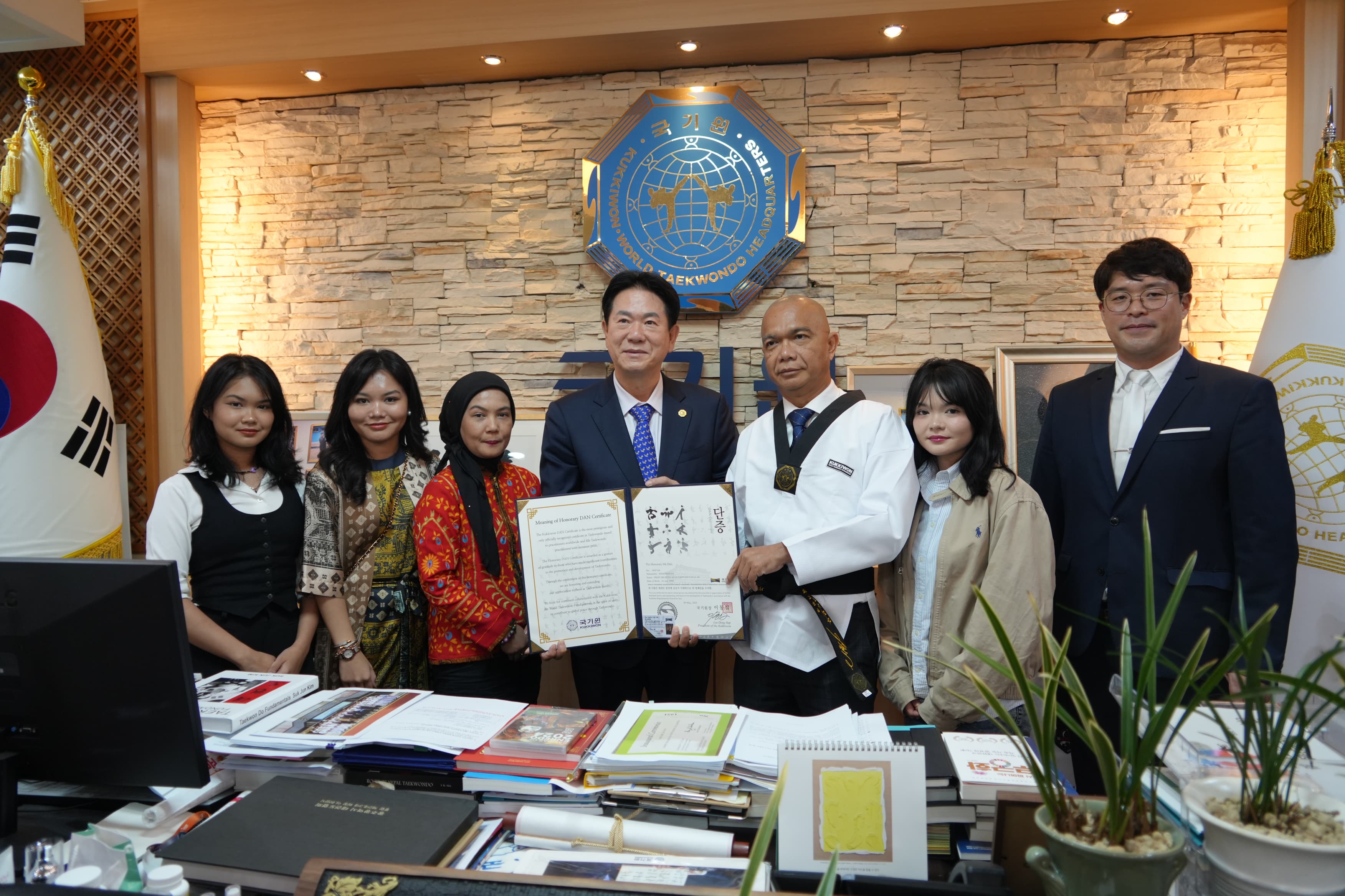 RI, Prof. Reda Manthovani, menerima gelar kehormatan sebagai grand master taekwondo Dan VI, yang diberikan markas taekwondo dunia, Kukkiwon.