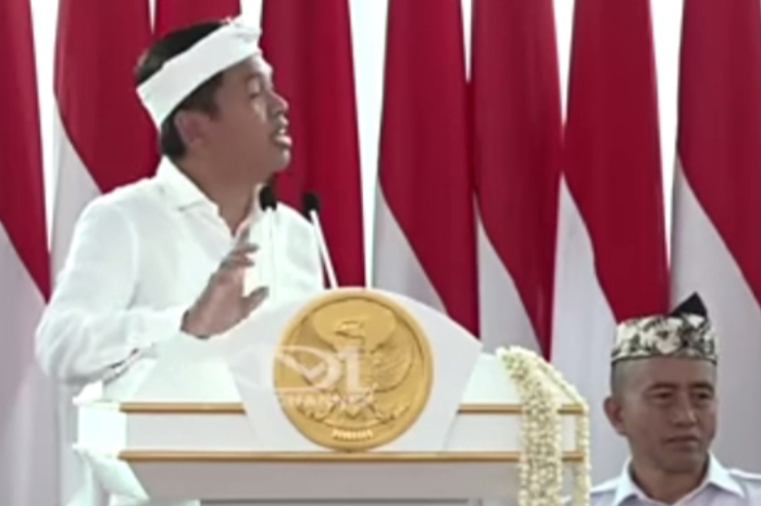 Gubernur Jawa Barat Dedi Mulyadi memberi pesan pada wali siswa harus bisa tegas pada anak.