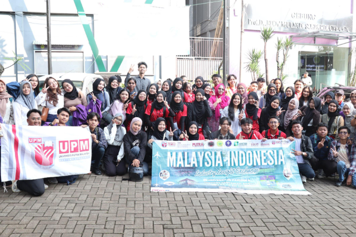 Mahasiswa Universitas Pakuan (Unpak) bersama mahasiswa Universiti Putra Malaysia (UPM)