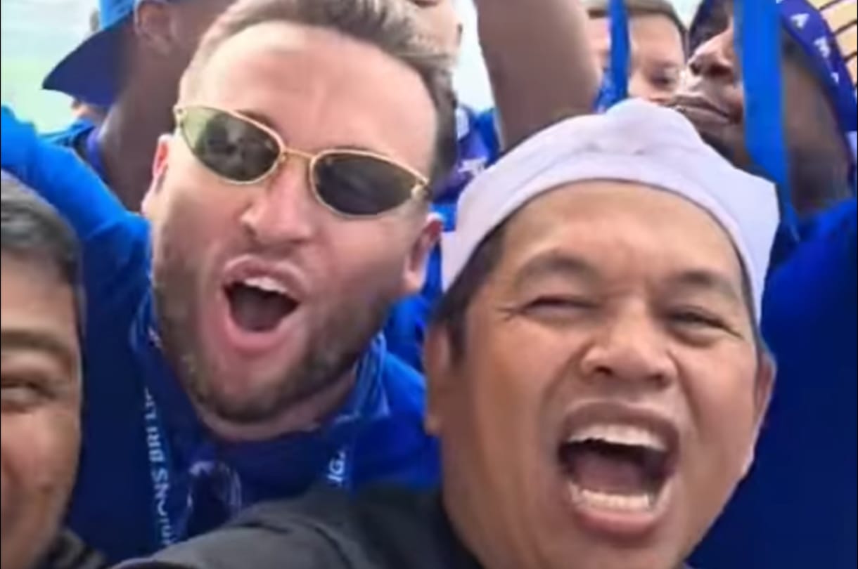 Gubernur Jawa Barat Dedi Mulyadi turut merayakan kemenangan Persib Bandung