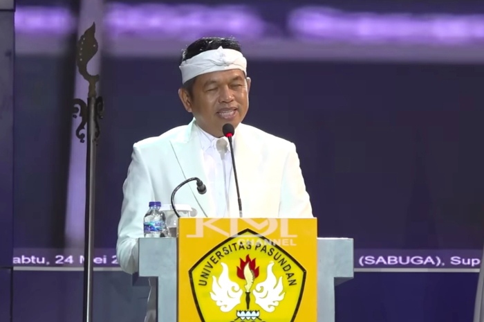 Gubernur Jawa Barat Dedi Mulyadi saat pidato di acara wisuda Universitas Pasundan Bandung