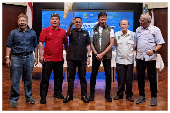 Denda Alamsyah (empat dari kanan) terpilih secara aklamasi sebagai Ketua KORMI Jawa Barat.