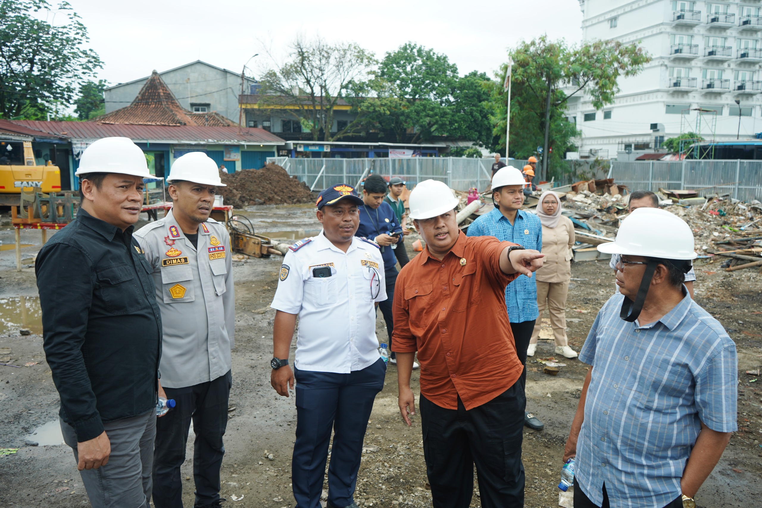 Anggota Komisi III DPRD Kota Bogor, bersama Dishub saat sidak di Terminal Bubulak.