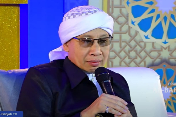 Buya Yahya menjelaskan makna dan manfaat kurban di Hari Raya Idul Adha sebagai momen berbagi kebahagiaan dan mempererat silaturahmi.