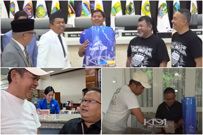 Gubernur Jawa Barat Dedi Mulyadi memperlihatkan momen proses pencairan bonus untuk Persib dari tabungan pribadinya ditemani Haji Mumu ke BJB dan menyerahkan ke salah satu perwakilan pemain Adam Alis.&nbsp;