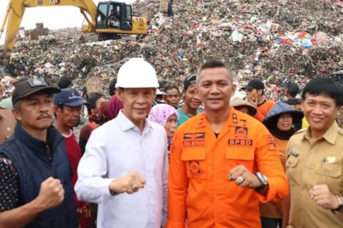 Wakil Bupati Bogor, Jaro Ade, dan Wakil Wali Kota Bogor, Jenal Mutaqin, tinjau TPA Galuga, perkuat kerja sama atasi sampah lintas wilayah