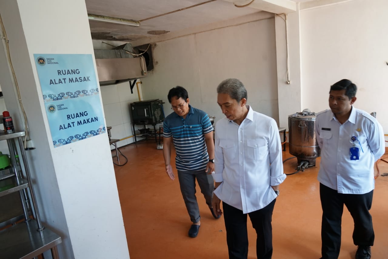 Walikota Bogor, Dedie A Rachim malakukan sidak ke Dapur Makan Bergizi Gratis (MBG) di Kelurahan Cimahpar, Kota Bogor, Rabu (28/5/2025).