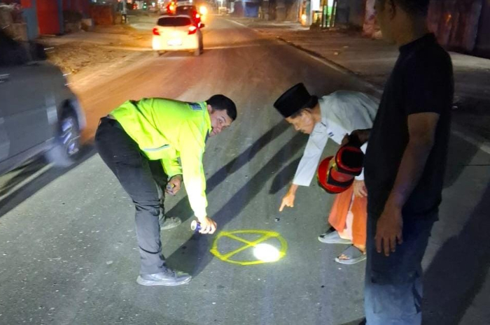 Olah TKP kecelakaan di Jalan Raya Narogong, Cileungsi Bogor.