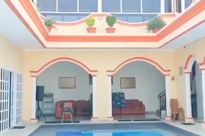 Villa Mano Garden, villa yang tawarkan aktifitas petik buah strawberry sendiri di Lembang