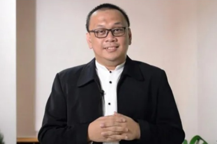 Dr. Irfan Syauqi Beik, seorang pakar ekonomi syariah yang pernah menjadi Direktur Pendistribusian dan Pendayagunaan Baznas periode Agustus 2016 &ndash; Desember 2020.