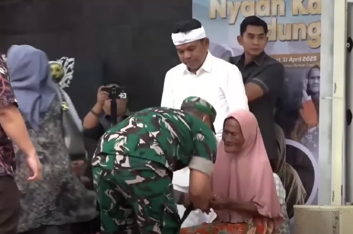 Gubernur Jawa Barat, Dedi Mulyadi saat luncurkan program Jabar Nyaah ka Indung.