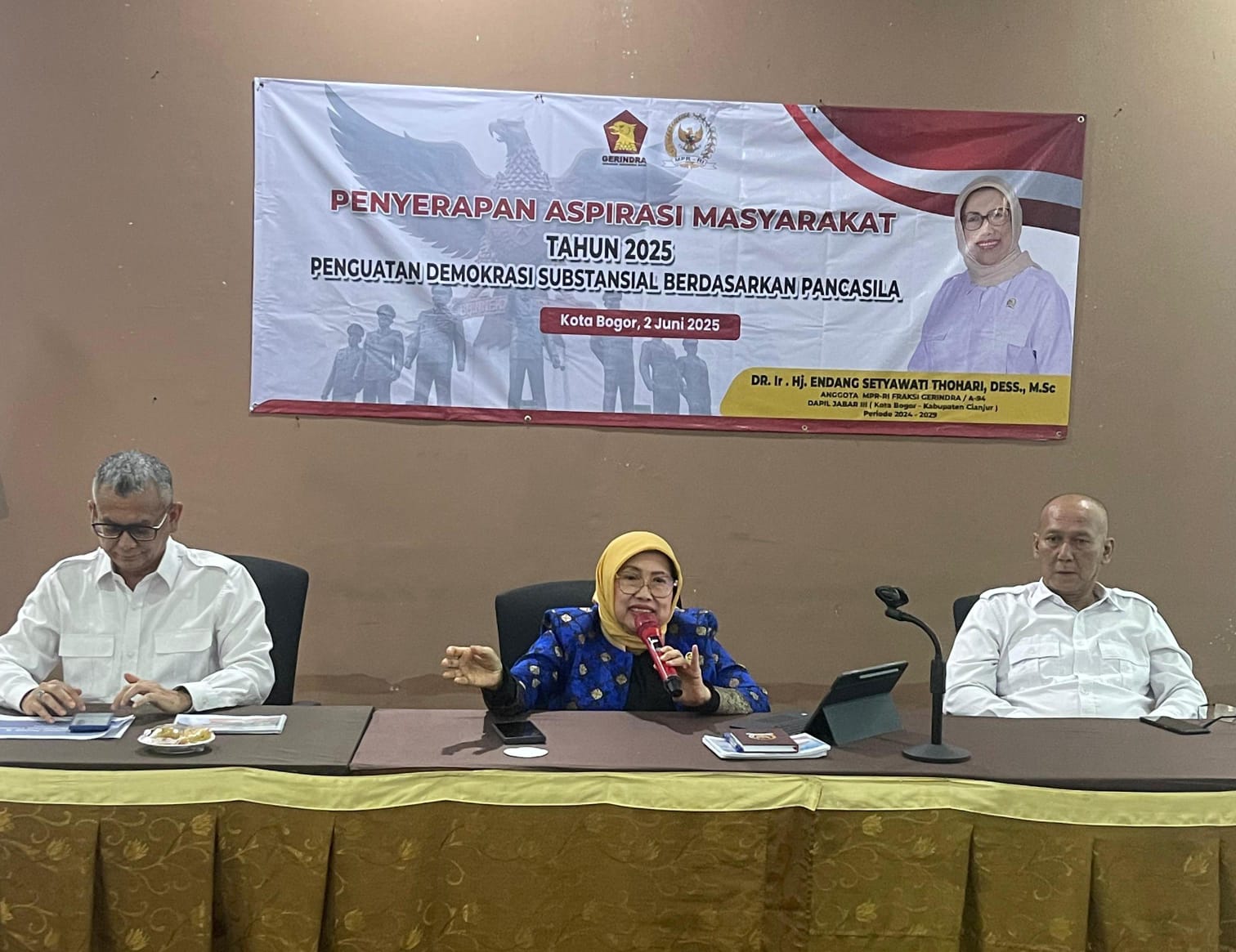 Anggota MPR RI, Endang S Tohari saat menggelar kegiatan Penyerapan Aspirasi Masyarakat I di Hotel Rizen, Kota Bogor, Senin (2/6/2025).