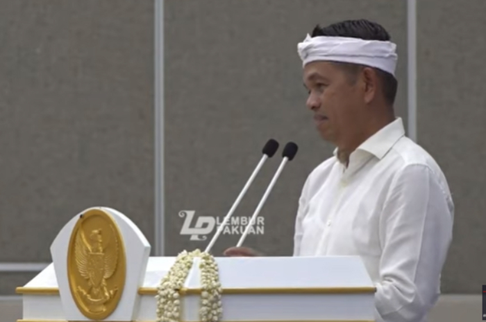 Gubernur Jawa Barat Dedi Mulyadi menyampaikan pidato pada acara Peluncuran transaksi non tunai pada sistem pengelolaan keuangan desa dan e-voting pemilihan kepala desa.