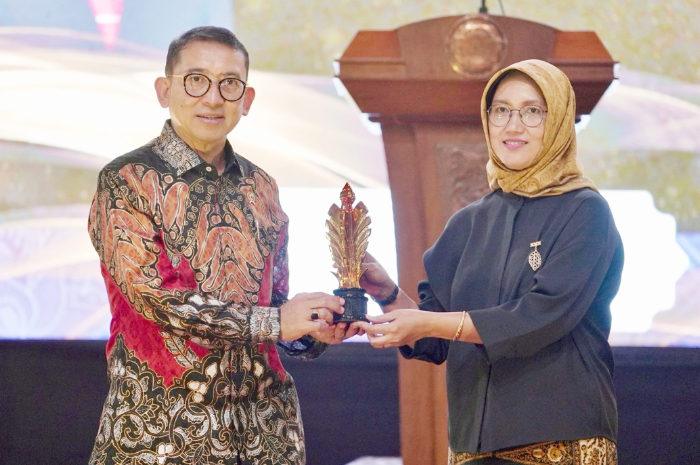 Menteri Kebudayaan Fadli Zon saat mendapatkan Anugerah Praba Nawasena Budaya dalam kategori Cultural Statesman of Indonesia.