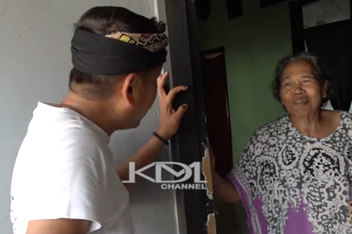 Gubernur Jawa Barat Dedi Mulyadi saat bertemu dengan Mak Iroh.