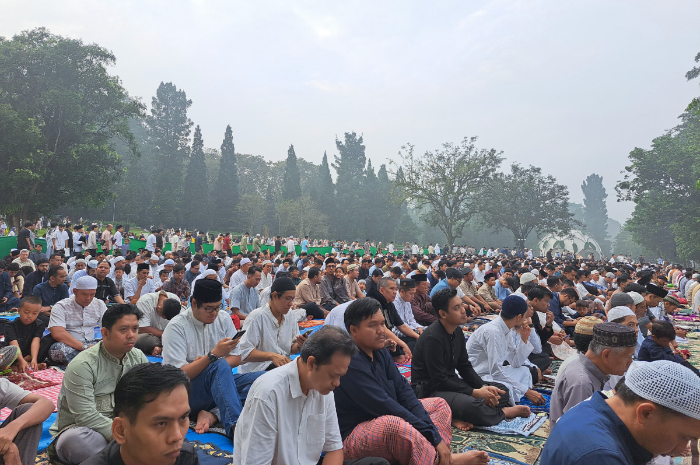 Suasana Salat Idul Adha 1446 Hijriyah di Kebun Raya Bogor, Jumat (6/6/2025).