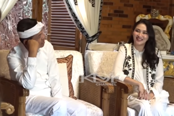 Gubernur Jawa Barat Dedi Mulyadi saat berbincang dengan Gubernur Maluku Utara Sherly Tjoanda.
