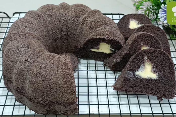 Bolu ketan hitam keju lumer yang lagi viral.&nbsp;