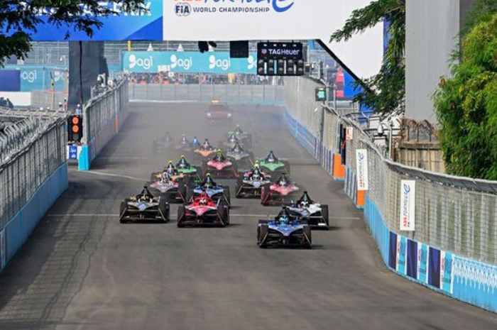 Ajang balap mobil listrik dunia, Formula E, kembali digelar di Jakarta 2025
