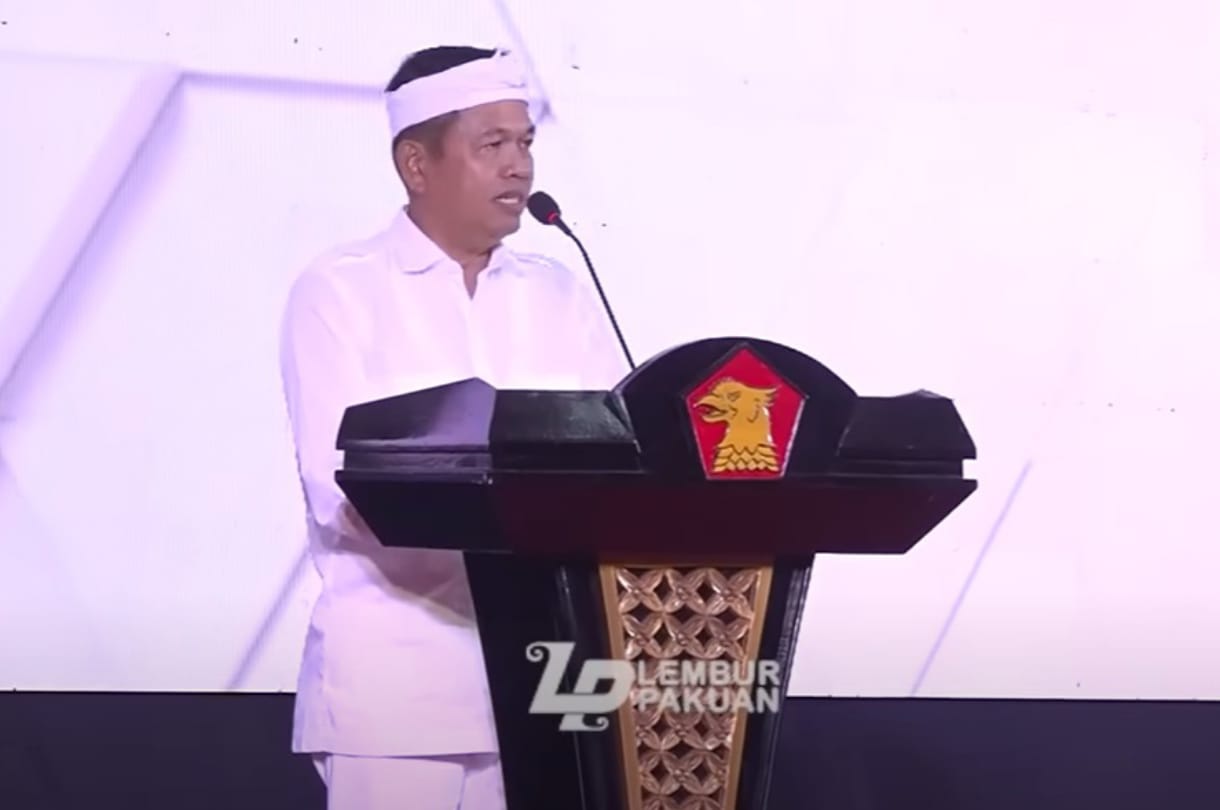 Gubernur Jabar Dedi Mulyadi saat memaparkan strategi pembangunan di Jawa Barat dalam forum masyarakat bersama Partai Gerindra.&nbsp;