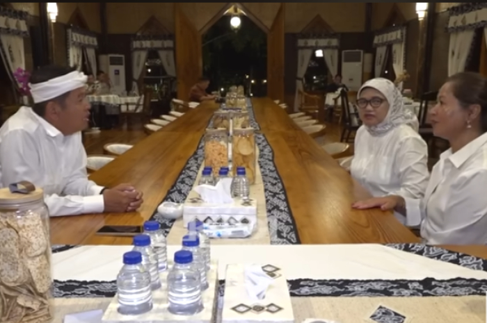 Gubernur Jawa Barat Dedi Mulyadi bertemu dengan warga Indonesia yang tinggal di Boston Amerika Serikat.