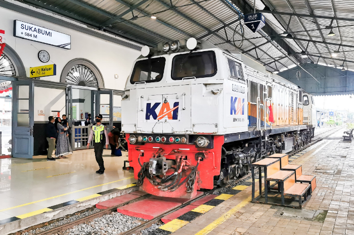KA Lokal Pangrango Bogor - Sukabumi di Stasiun Sukabumi.