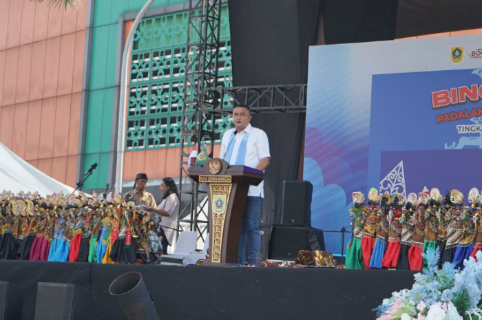 Bupati Bogor Rudy Susmanto saat membuka Kabogorfest 2025. Ia mengeluarkan kebijakan keringanan Pajak Bumi Bangunan selama HJB ke 543.