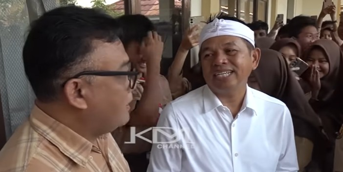 Gubernur Jawa Barat Dedi Mulyadi memerintahkan kepala sekolah meliburkan siswa jika tidak ada kegiatan di jam kosong
