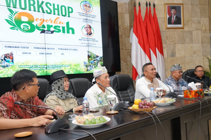Wakil Wali Kota Bogor Jenal Mutaqin hadir dalam workshop Bogorku Bersih di Aula Paseban Sribaduga Balai Kota Bogor, Jumat (13/6/2025).