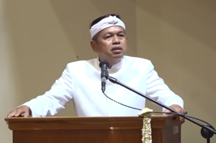 Dedi Mulyadi menciptakan lagu Surga di Tanah Papua sebelum menjabat sebagai Gubernur Jawa Barat.