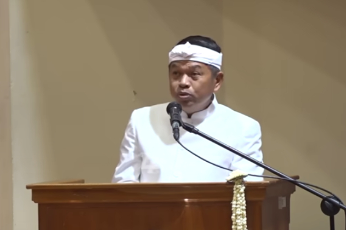 Gubernur Jawa Barat Dedi Mulyadi saat pidato dalam bahasa Sunda di Kabupaten Ciamis.