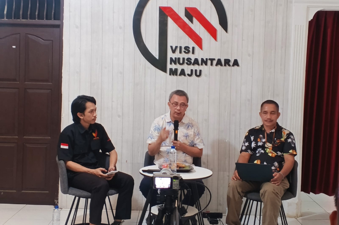 Konferensi pers hasil survei 100 hari kinerja pemerintahan Dedie Rachim - Jenal Mutaqin di Sekretariat Nasional LS Vinus, Kamis (12/6/2025).