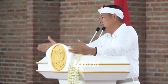 Gubernur Jawa Barat Dedi Mulyadi menargetkan seluruh laut Jabar harus bersih