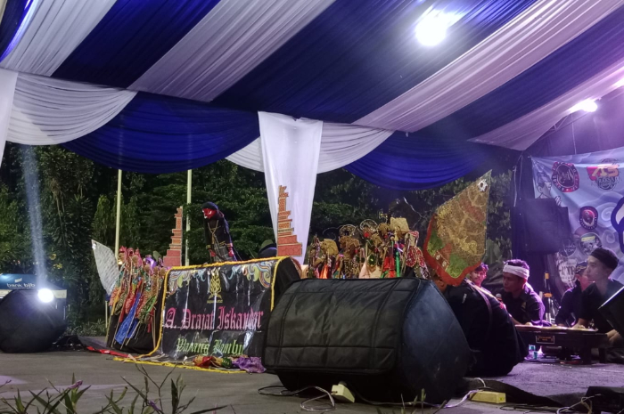 Pagelaran wayang bambu dalam Pesta Rakyat di Alun-Alun Kota Bogor, Sabtu (14/6/2025) malam.