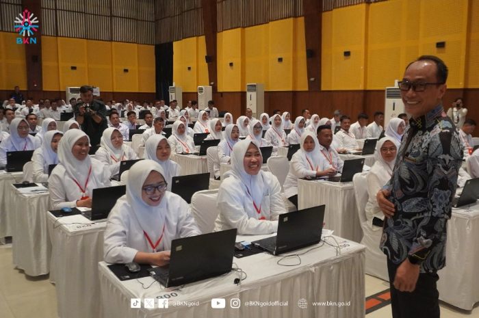 Kepala BKN saat mengunjungi peserta seleksi kompetensi PPPK tahap 2 di Tilok Mandiri BKN Yogya 2 Hotel Sahid Raya