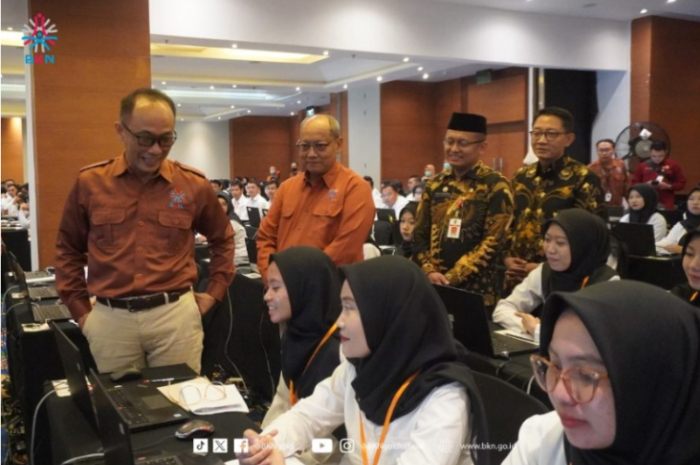 Kepala BKN mengunjungi peserta seleksi kompetensi PPPK tahap 2 di tilok mandiri BKN Yogya 2 dan tilok mandiri BKN Yogya 1