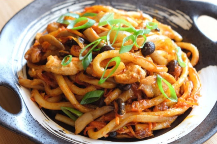 Resep Yaki Udon seperti dikutip dari akun YouTube Luvita Ho.