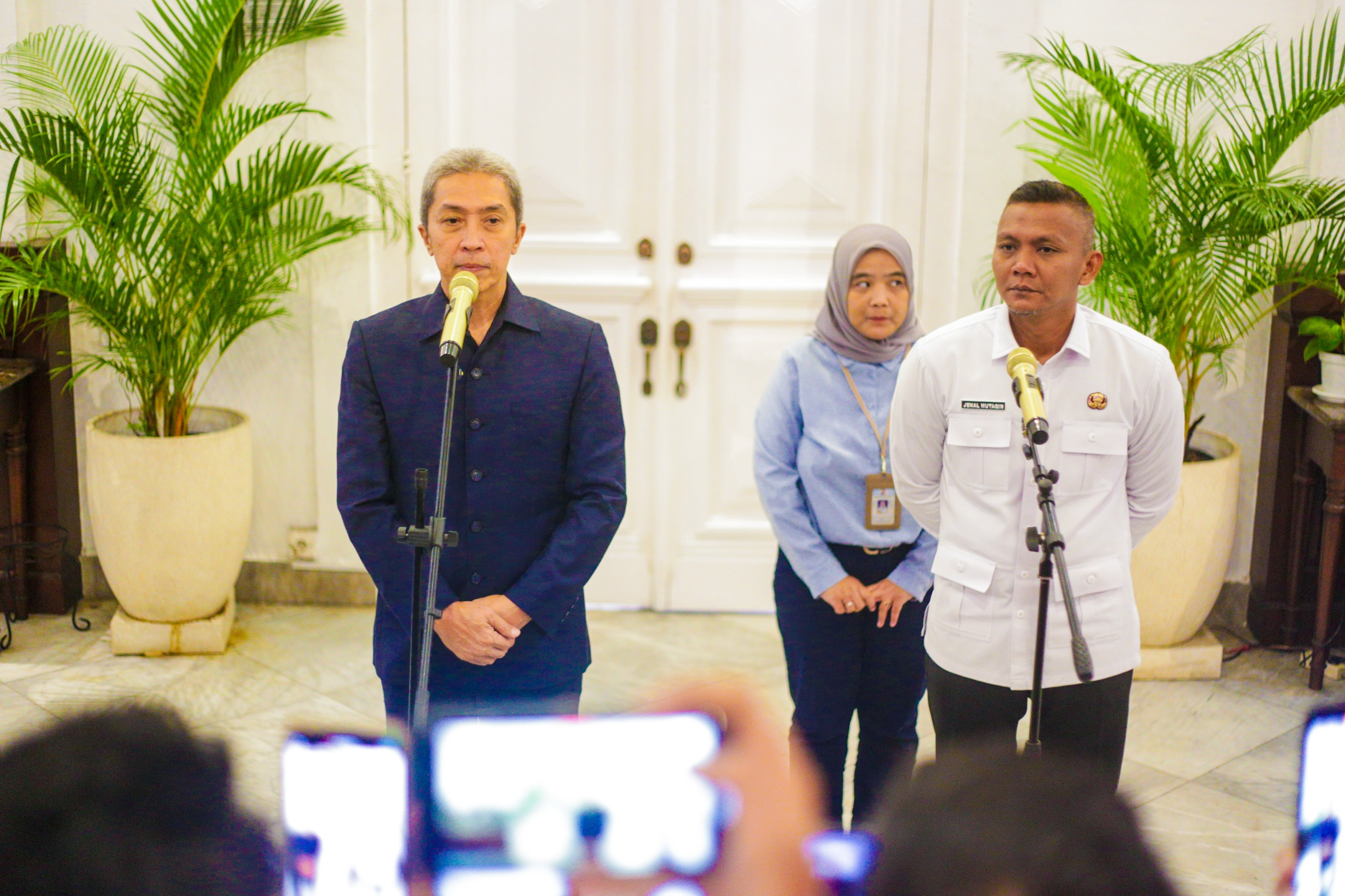 Penetapan Denny Mulyadi sebagai Sekda, yang diumumkan Dedie Rachim dan wakilnya Jenal Mutaqin dalam konferensi pers di Balai Kota Bogor, Selasa (17/6/2025).
