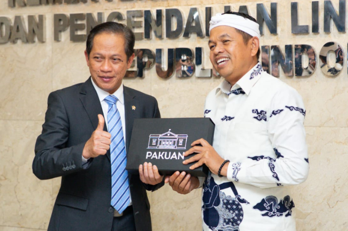 Gubernur Jawa Barat Dedi Mulyadi bersama&nbsp;Menteri Lingkungan Hidup - Kepala BPLH Hanif Faisol