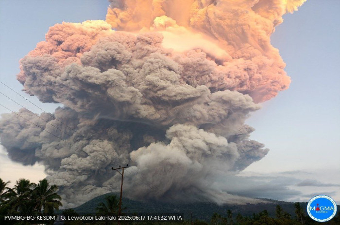 Gunung Leowotobi Erupsi Dahsyat, Warga Mengungsi hingga Penerbangan Terganggu
