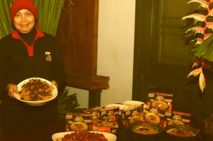 Potret Ibu Nuraini Sosok Peracik Mie Instan Indomie