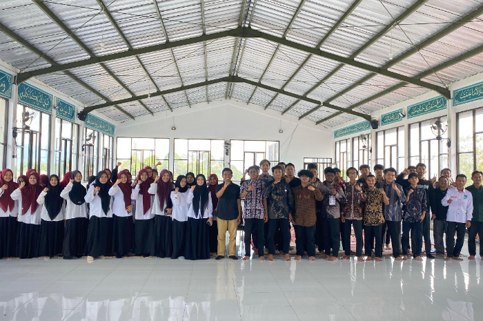 Anggota DPRD Kota Bogor, Rozi Putra saat menyampaikan materi di acara Dauroh Marhalah 1 KAMMI Bogor Raya.