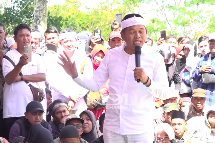 Gubernur Jawa Barat Dedi Mulyadi bersama warga Cianjur Selatan