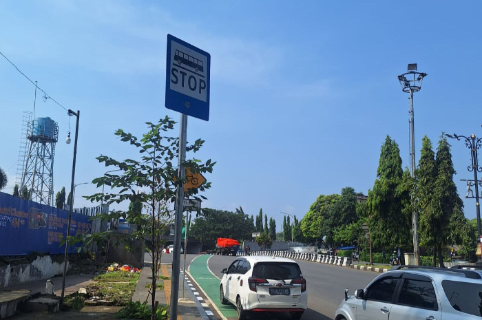 Ilustrasi rambu bus stop Transjabodetabek di Sentul Kabupaten Bogor.