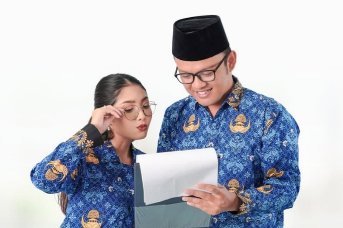 Ilustrasi penyaluran gaji pensiunan PNS oleh Taspen
